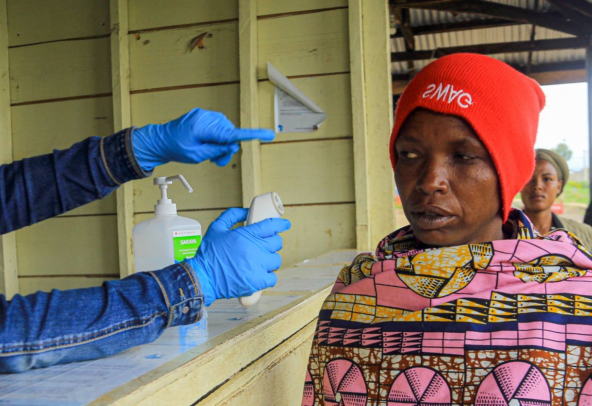 Terjed az Ebola Ugandában, le kell zárni két régiót is