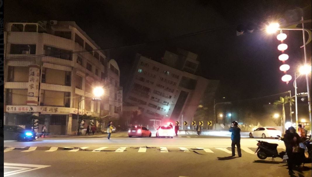 Durva földrengés Tajvanon: egy hotel megdőlt, egy másik részben összedőlt – fotó 
