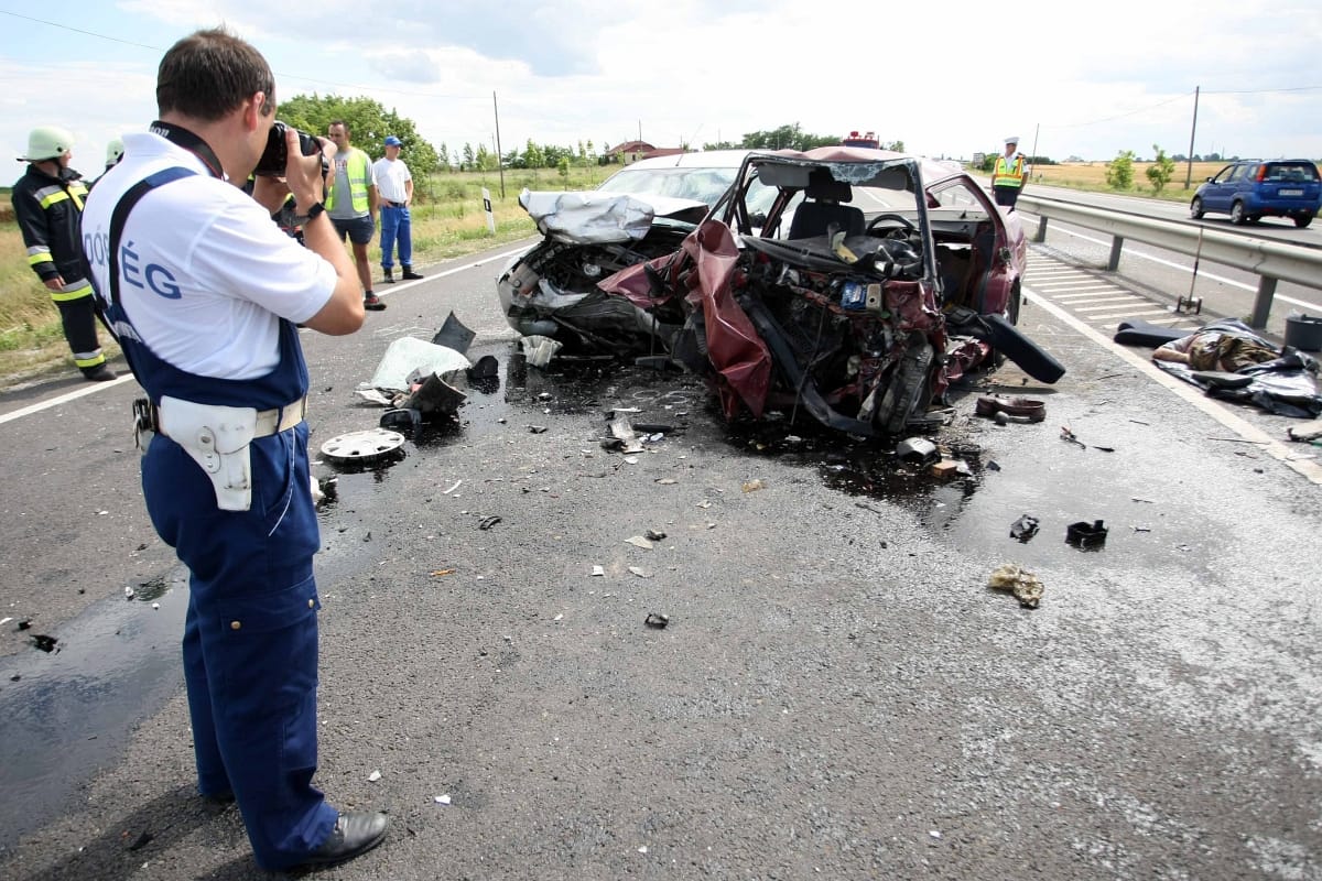 Forgalommal szemben hajtott a 4-es útra: meghalt a 79 éves férfi