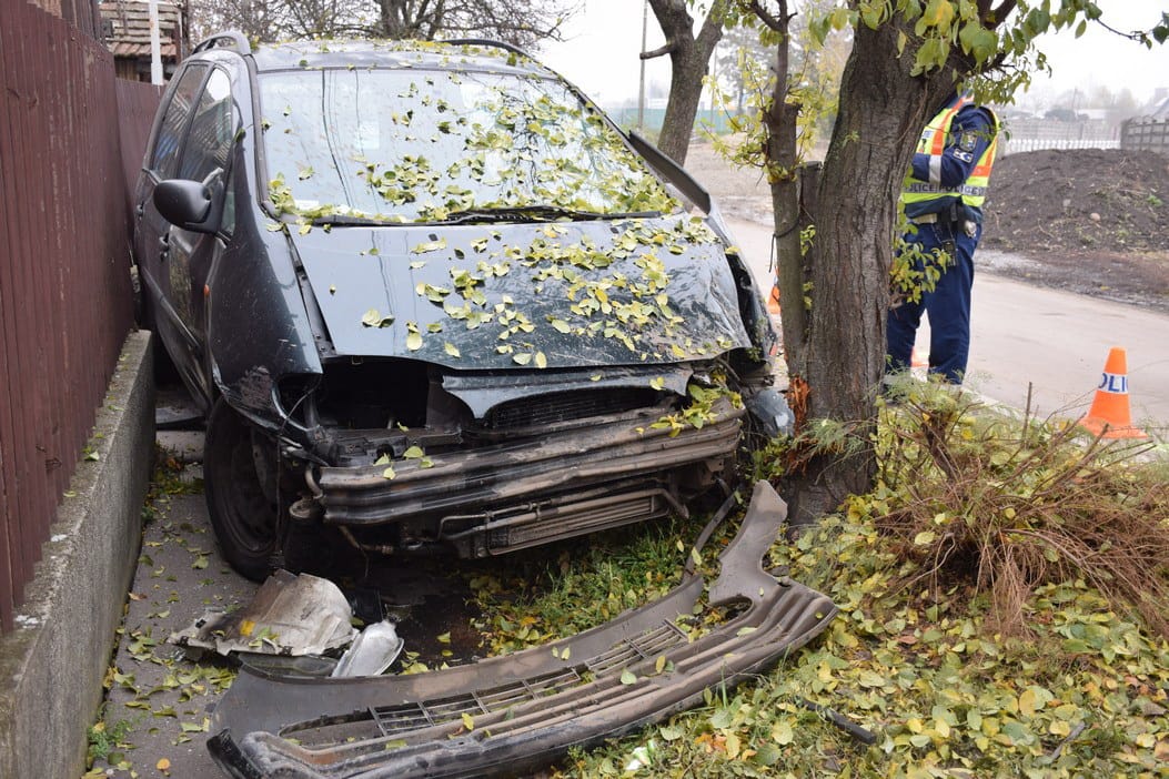 Ablakokat tört, kocsit lopott és 3 balesetet okozott egyetlen óra leforgása alatt egy szolnoki férfi