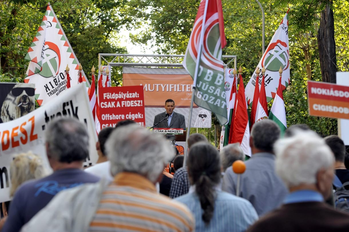 Előbb a bolsevikok, most a Fidesz vette el Harcsa úr trafikját