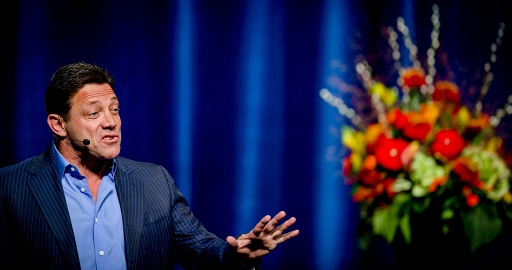 Budapestre jön A Wall Street farkasa, Jordan Belfort