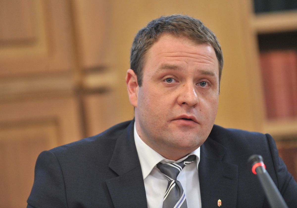 Két év pereskedés után derült ki, nincs bizottság, a turisztikai ügynökség vezére döntött a támogatásokról