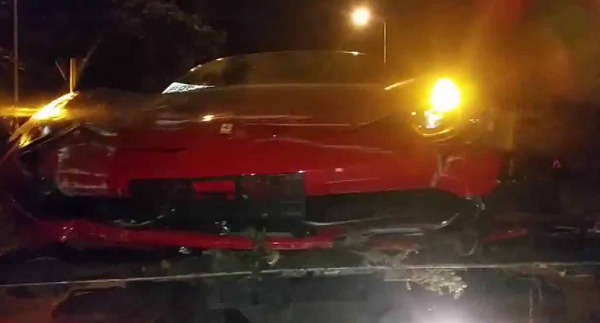 Részeg sofőr zúzott le egy Ferrari 458 Italiát