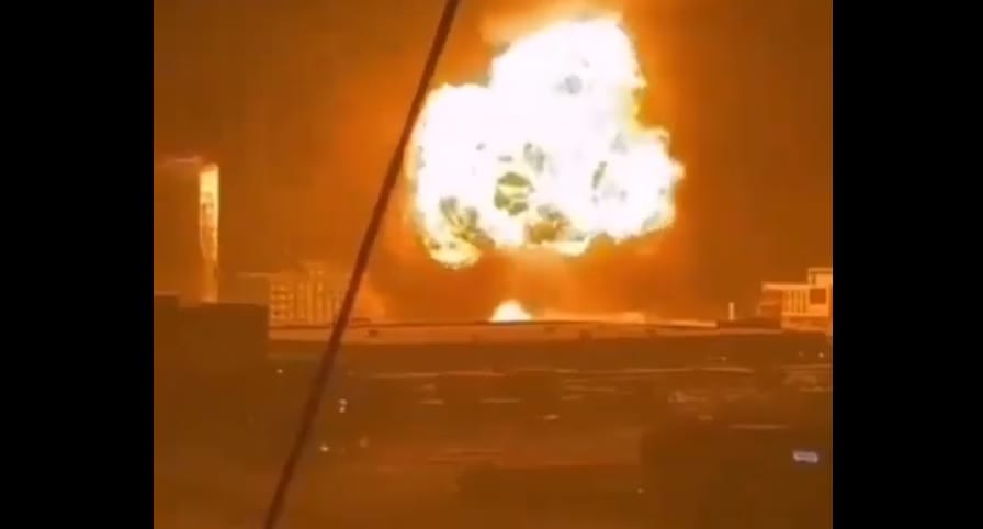 Videóra vették, ahogy felrobban egy 60 tonna LNG-t szállító teherautó Ulánbátorban