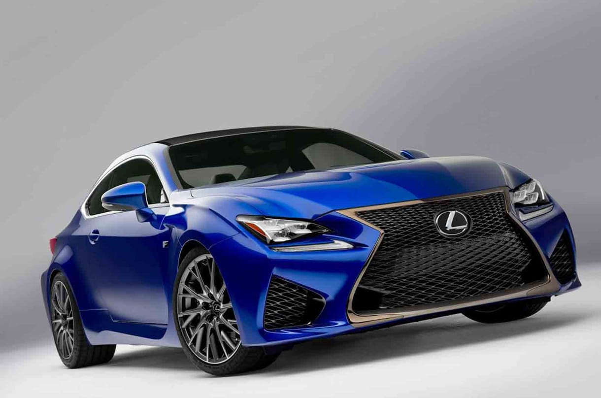 Képeken a Lexus kétajtós agresszora