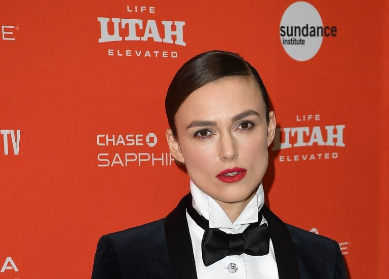 Ilyen, amikor Keira Knightley a fogain játssza el a Despacitót