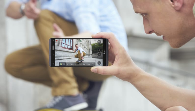 Megjelent az Android-világ iPhone 7-ese