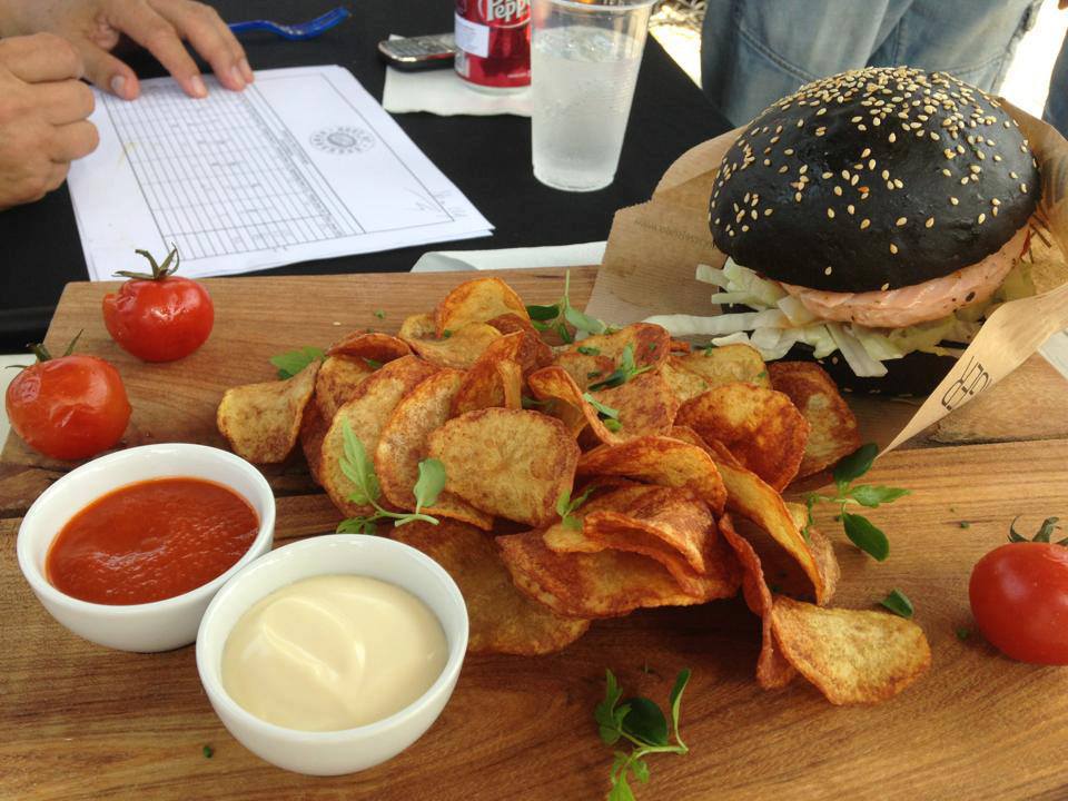 Győzött a brutális fekete burger