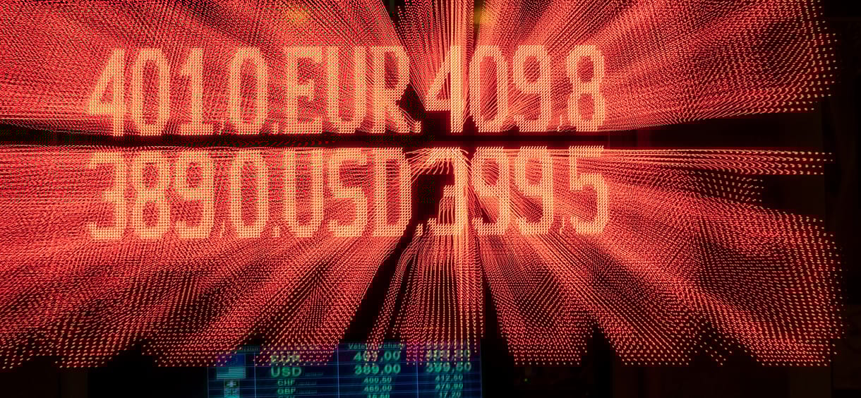 400 forint alá is bement az euró hétfőn, ilyen napok óta nem volt