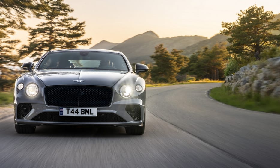 Hangosabb kipufogóval támadnak az új sportos Bentley-k