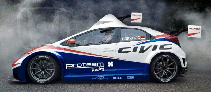 A langaléta WTCC-pilótán nevet a világháló