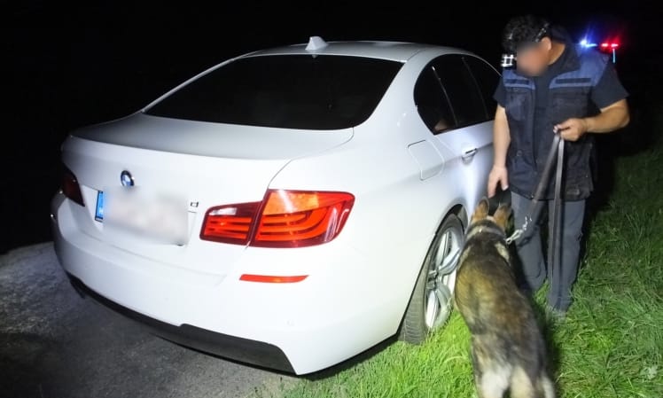 5-ös BMW-vel menekült a rendőrök elől, közben kidobta a marihuánát – videóval