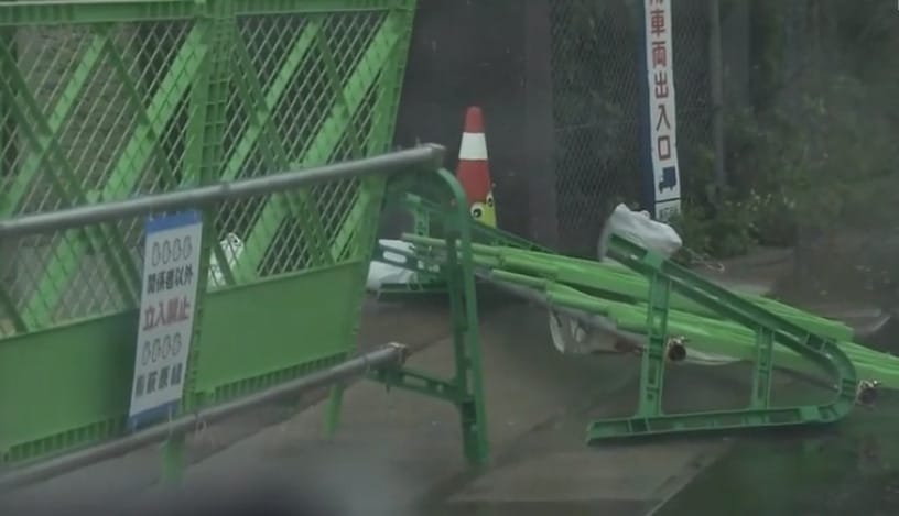 Tapa tájfun: Több tízezer háztartás maradt áram nélkül Japánban