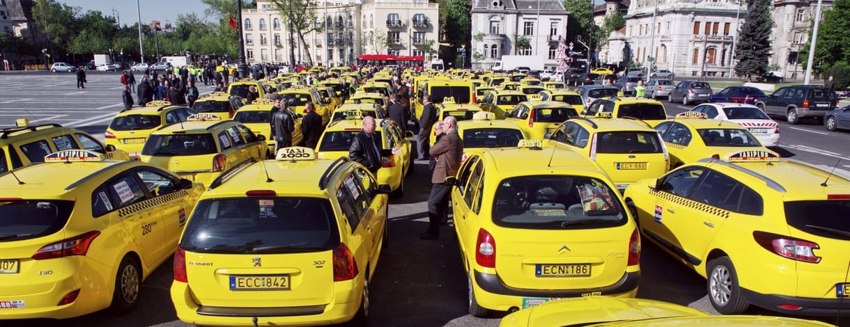 A taxis hiénáktól féltik a vizes vb-re érkezőket