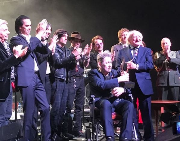 Kiengedték karácsonyra a kórházból a Pogues frontemberét