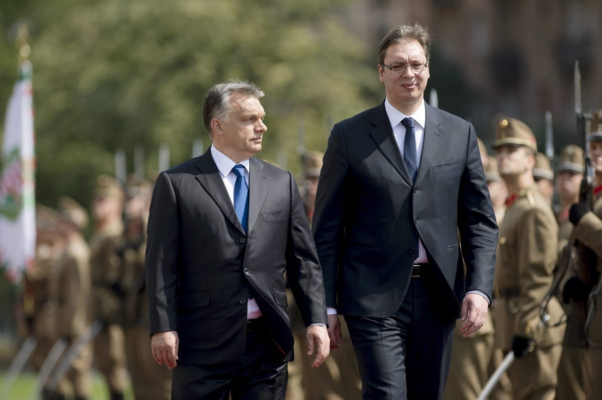 Szerb miniszterelnök: Nem irányítottunk menekülteket a magyar határra