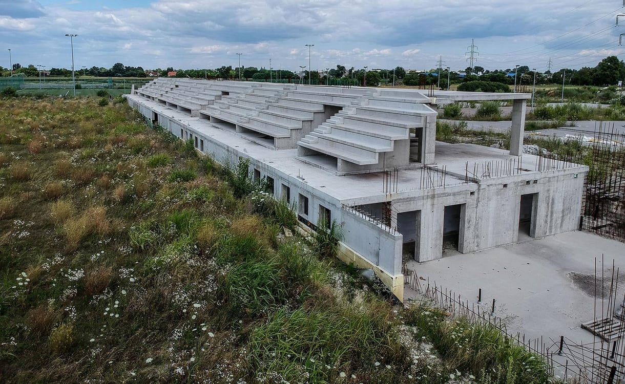 Elárverezik a szigetszentmiklósi stadion-torzót