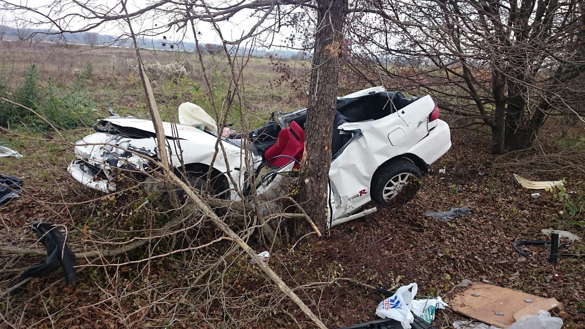 Meghalt egy autós a 11-es úton - fotók