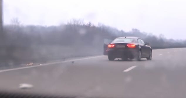 240-nel üldözték ezt az Audi A5-öt, amíg le nem repült az útról – videó