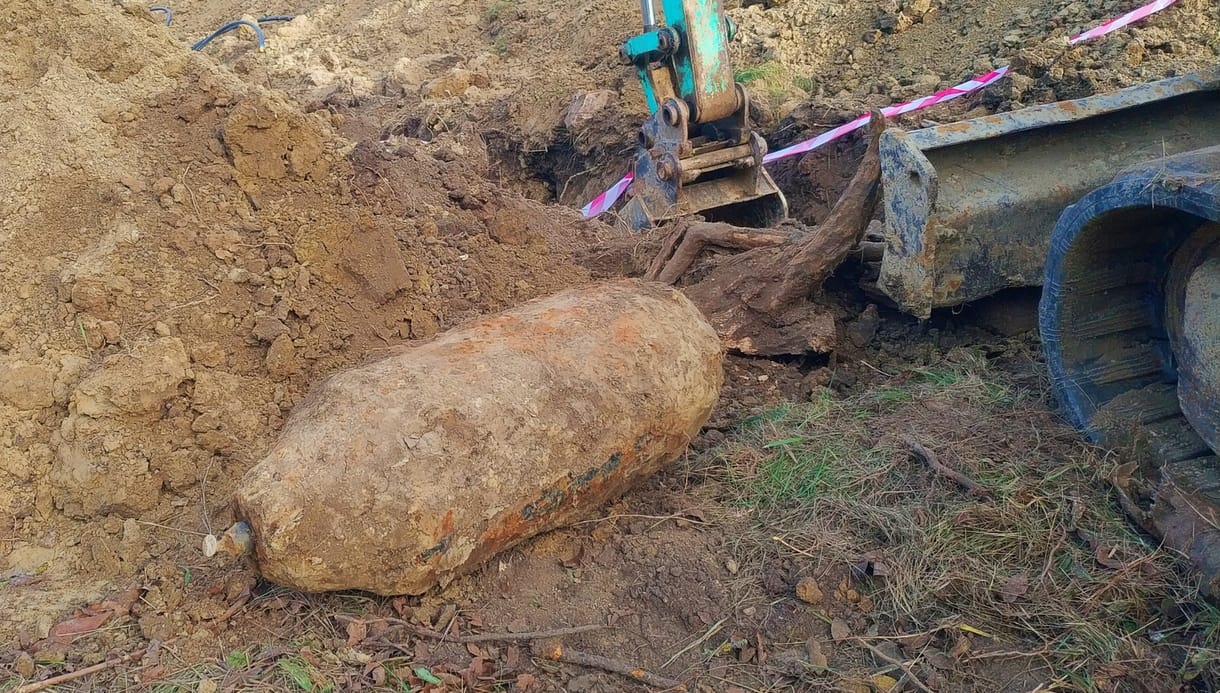 Százkilós bomba került elő egy építkezésen Zircen – fotó