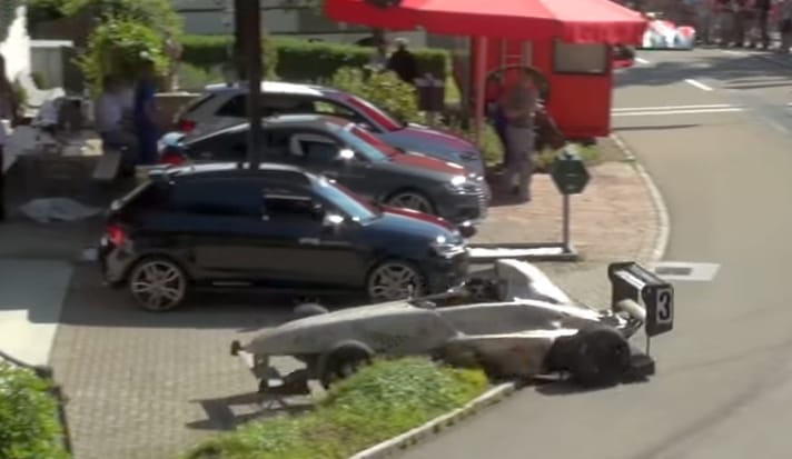 Íme, a világ leggyorsabb versenybalesete – videó