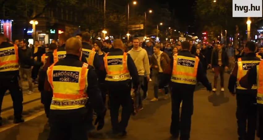 A Nagykörutat elfoglalták, a Fidesz-székházat nem - videó az éjszakai tüntetésről