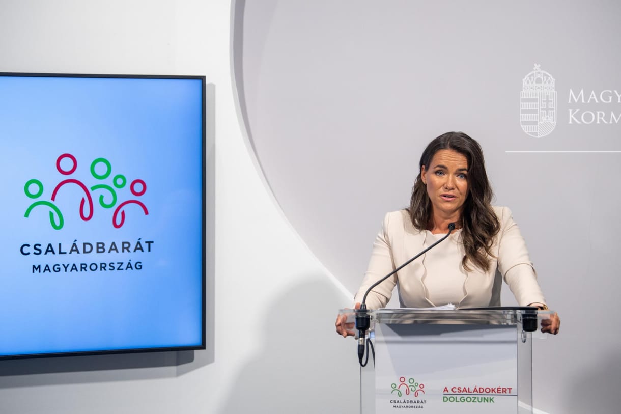 Újabb támogatást jelentett be Novák Katalin a munkába visszatérő kisgyerekes szülőknek