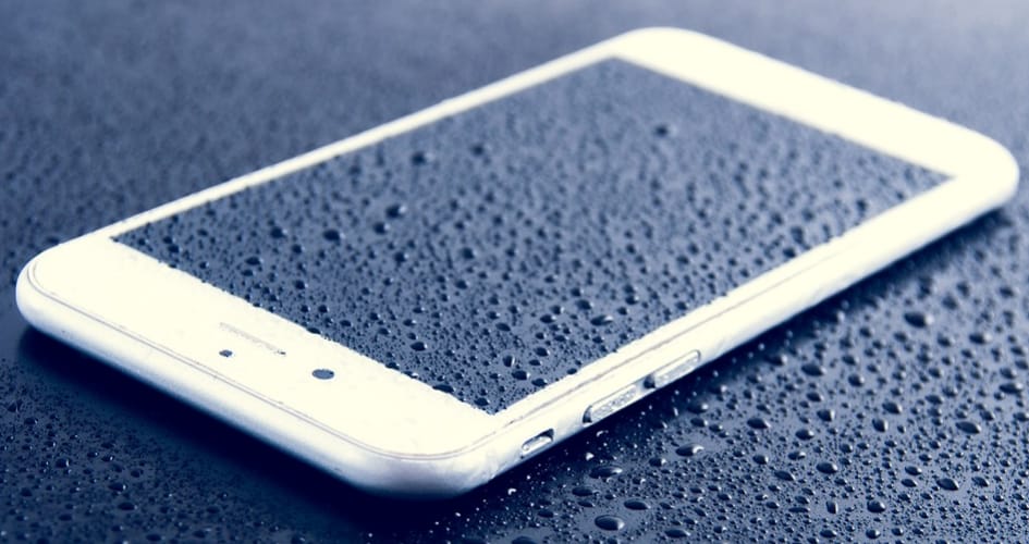 Ennek mégis mennyi az esélye? Épp üzenetet küldtek egy iPhone-ra, amikor megtalálták a tenger mélyén