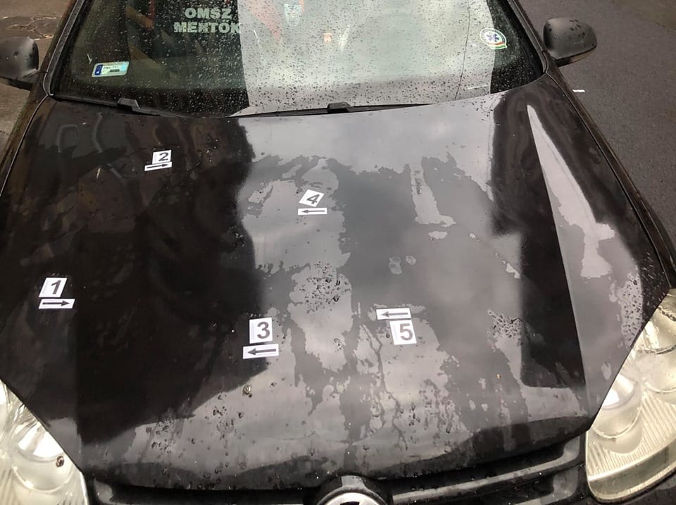 Már el is ítélték a mentők autóit megrongáló külföldieket