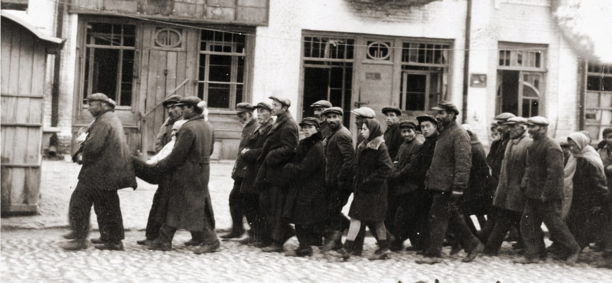 „Palack, benne a tömeggyilkosságról szóló üzenettel” – a magyar történetírás hazugsága és az Eisen fivérek tragédiája