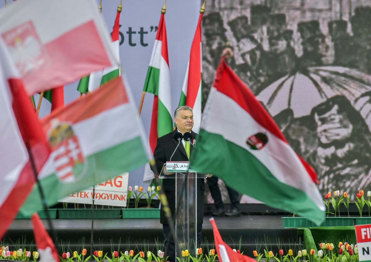 Békemenetekkel kezdődött, vonuló tüntetőkkel ért véget március 15.