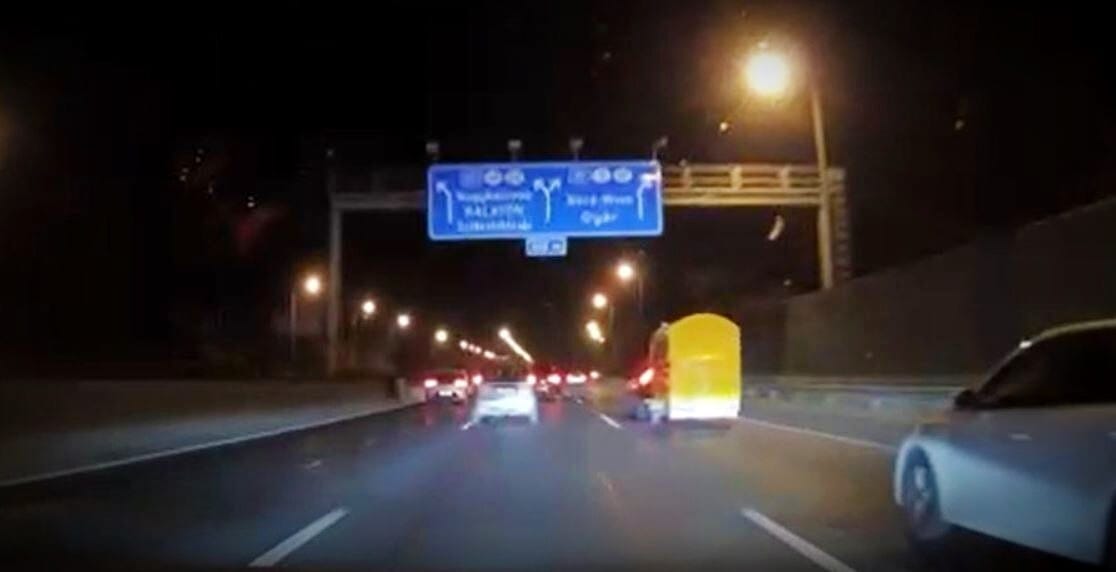 Forgalommal szemben száguldozott az M7-esen egy autós – videó