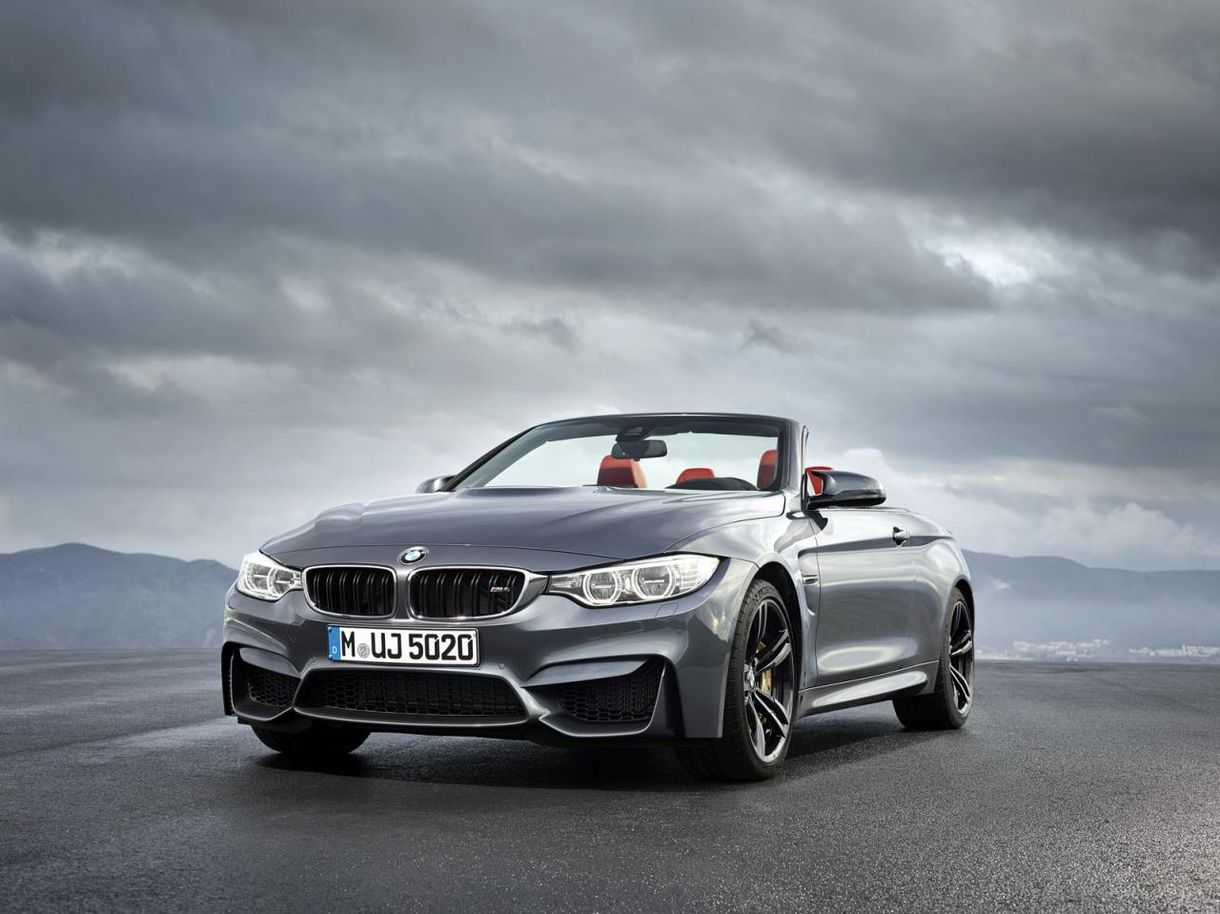 Itt a tavasz és vele a BMW brutális kabriója
