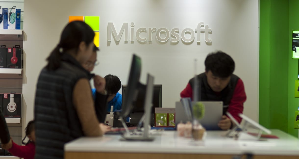 A Microsoft nekiállt lekoppintani az Apple-boltokat