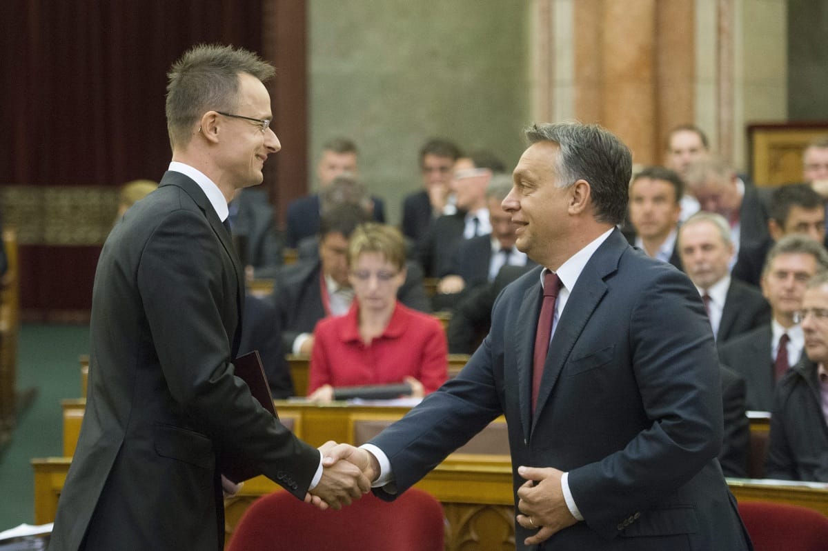 Szijjártó nem tudta megszokni a Viktort, maradt az elnök úrnál