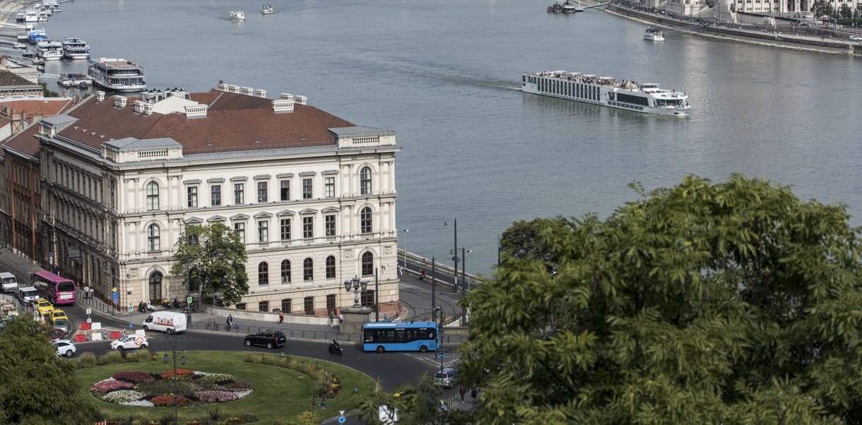 Fordulat a Lánchíd Palota ügyében: 3 milliárdot fizethet az Eximbank Nobilis Kristófnak