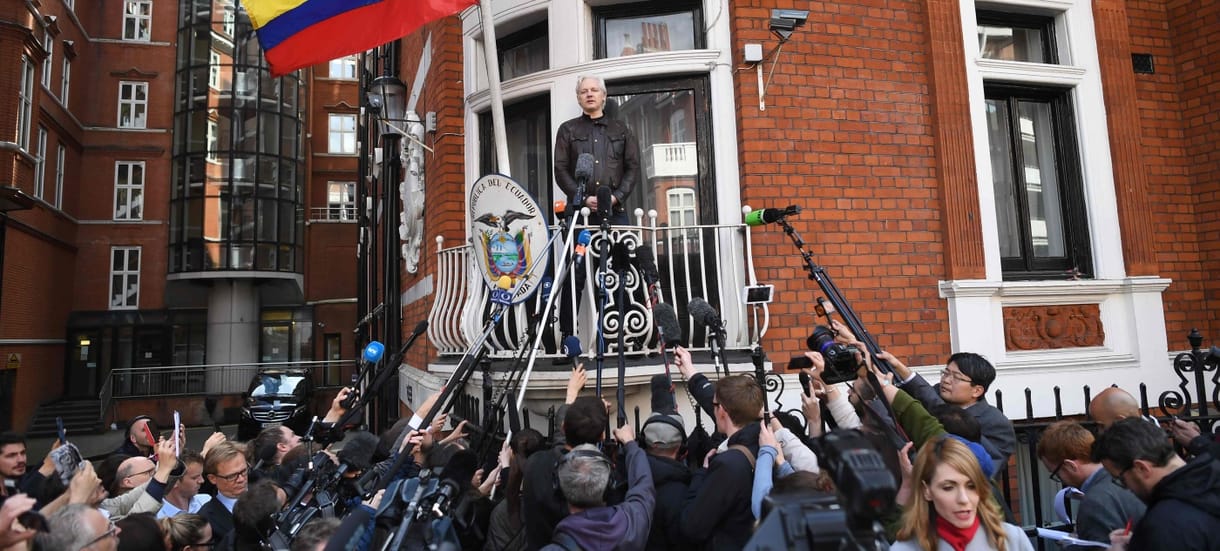 Ecuador most már tényleg kipaterolná valahogy Assange-ot a londoni nagykövetségéről
