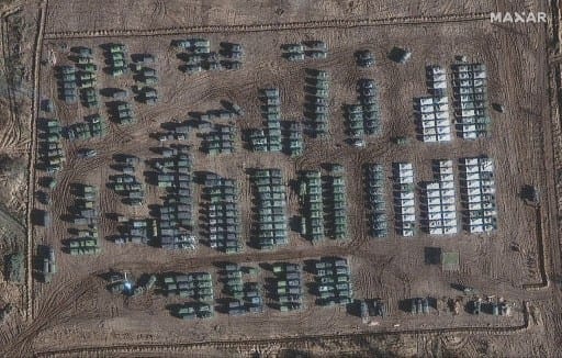 Oroszország elit csapatokat vezényel az ukrán határhoz