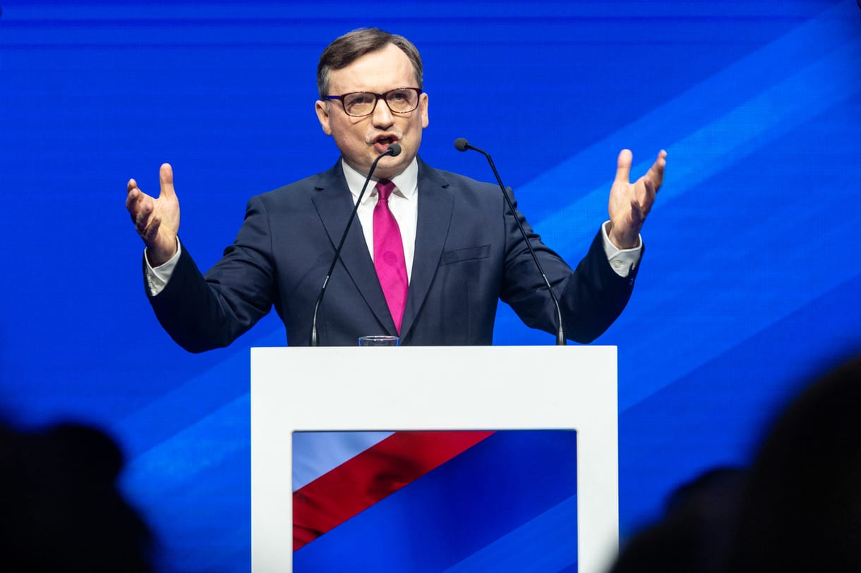 A lengyelek a magyar kormány válaszát várják Ziobro ügyben.