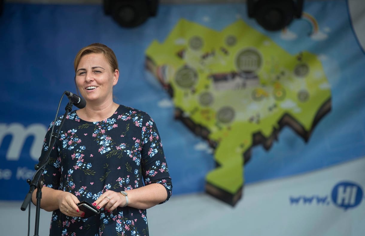 A kecskeméti polgármester szerint nem az MNB alapítványa, hanem a szivárványos póló veszélyes az oktatásra