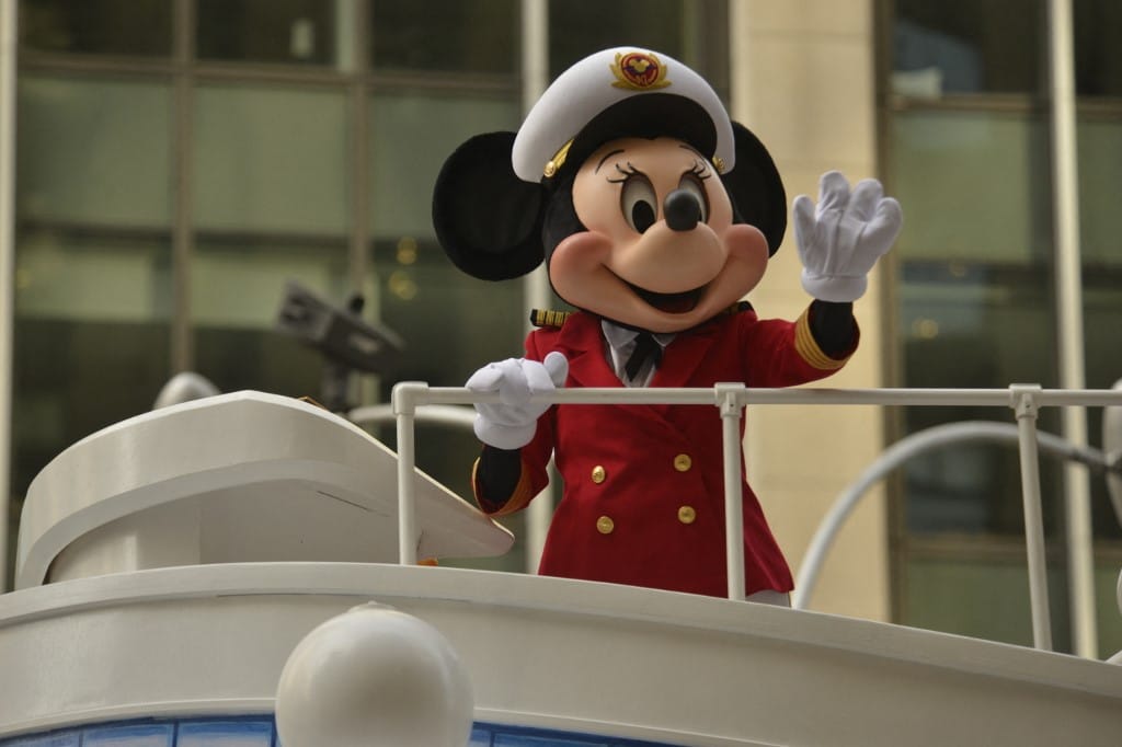 Visszatértek az amerikai Disneylandre a látogatók