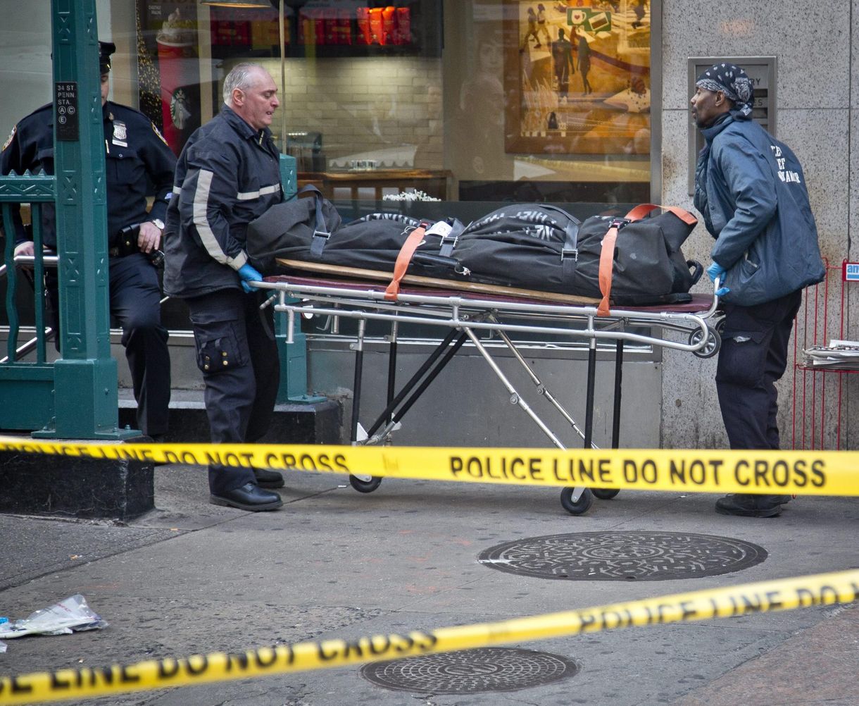 Lövöldöztek New York központjában – egy halott, két sérült