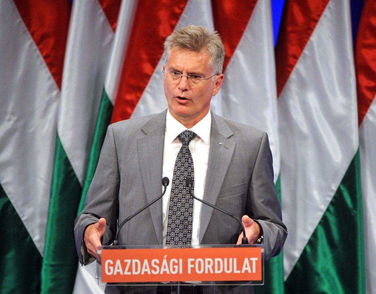 Milyen autóval jár az Audi-gyár vezetője?