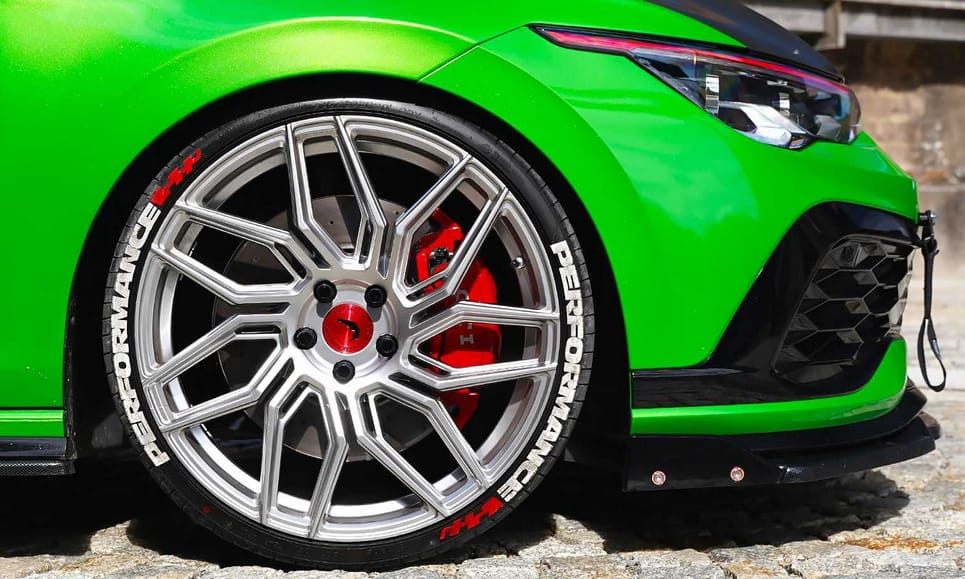 Látványos tuningot kapott a már amúgy sem unalmas VW Golf GTI Clubsport