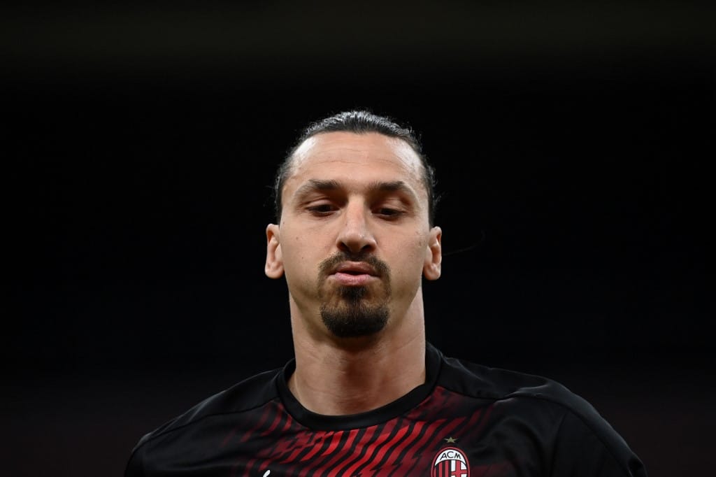 Zlatan Ibrahimovic hét-nyolc hónapig nem futballozhat