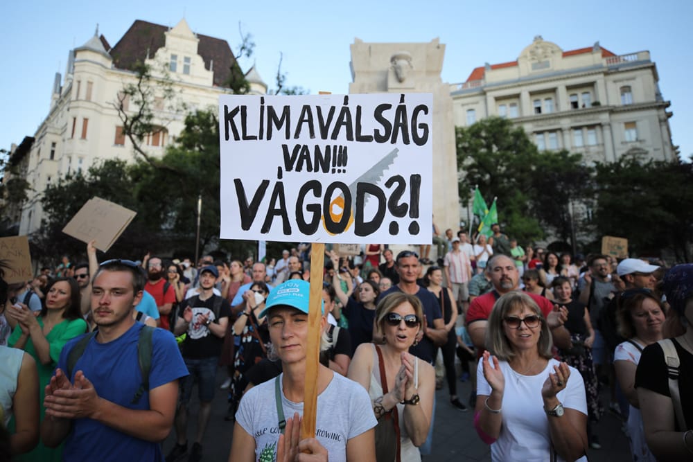 A Kossuth téren tüntettek az erdőirtások ellen 