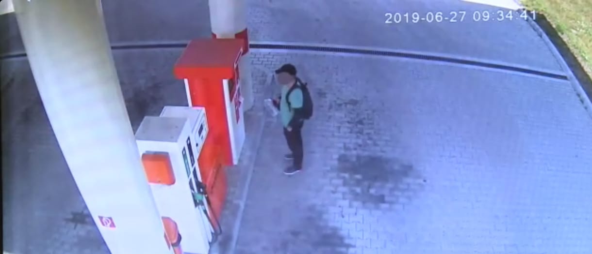 Teljesen automatizált benzinkutat rabolt ki egy férfi Győrben – videó