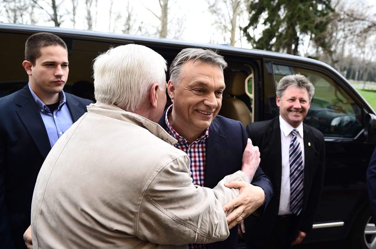 Orbán Viktor elhagyja az országot