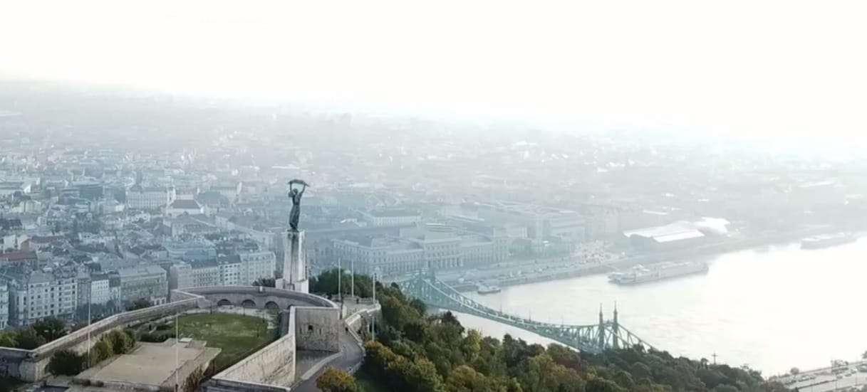 Egy fiatal nő le akart ugrani a Gellért-hegyről